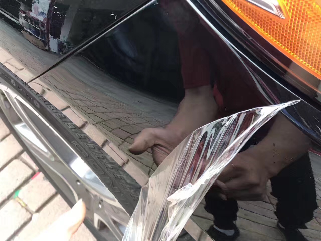 貼隱形車衣還用打蠟嗎？車衣和打蠟?zāi)膫€對車漆更具有保護作用？