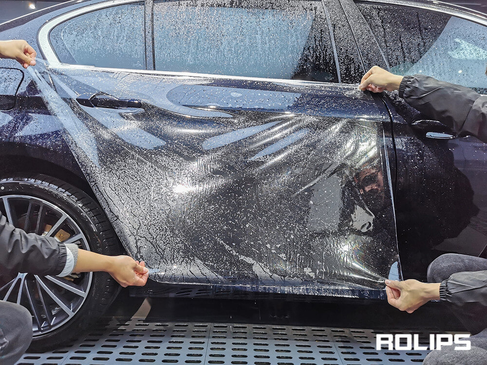 寶馬5系施工ROLIPS漆面保護(hù)膜過(guò)程展示（二）