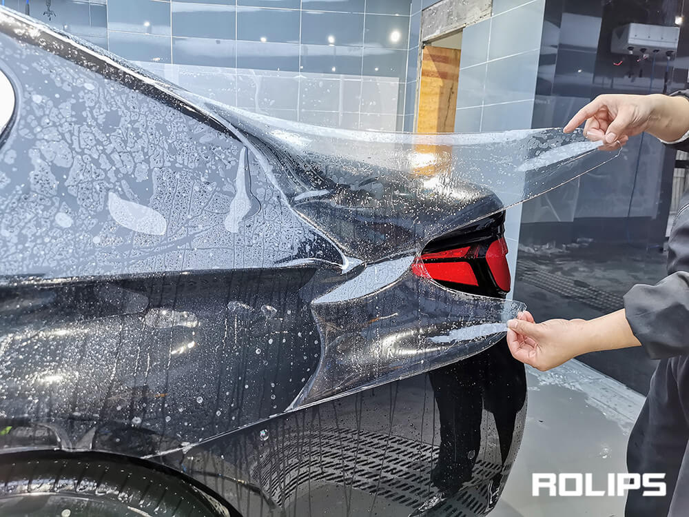 寶馬5系施工ROLIPS漆面保護(hù)膜過(guò)程展示（三）